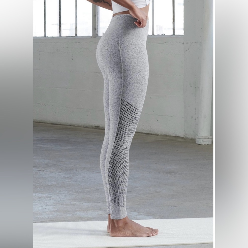 Fabletics Sync Seamless High-Waisted Perforated 7/8 Leggings Tights Gray S NWT